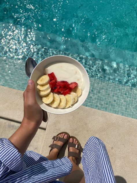 #breakfast #food #pool #vacation #aesthetic #love #inspo Breakfast By The Pool, Vacation Food, Inside Pool, Pool Vacation, Vacation Meals, Vacation Aesthetic, Holiday Breakfast, Professional Photos, Holiday Vibes