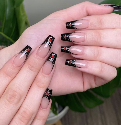 Goth Vacation Nails, Edgy Birthday Nails, Valentines Day Nails Goth, Goth Flower Nails, Howls Moving Castle Nails Simple, Edgy Acrylic Nail Designs, Grunge Valentines Nails, Alt Valentines Nails, Yallternative Nails