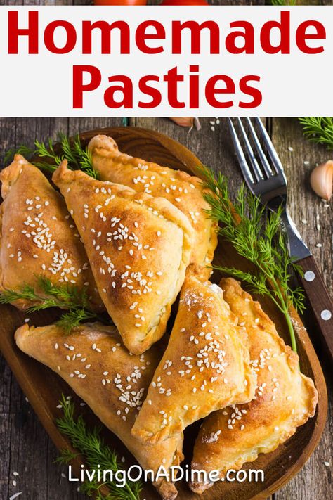 Homemade Pasties, Pocket Sandwiches, Stromboli Recipes, Hot Pocket Recipes, Turkey Pizza, Living On A Dime, Homemade Pizza Pockets, Homemade Hot Pockets, Pockets Recipe