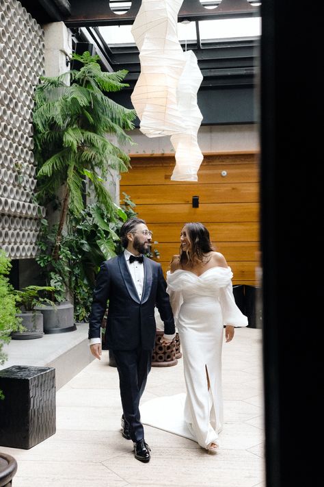 Stylish bride and groom at Ace Hotel Brooklyn wedding venue #WeddingChicks #AceHotelWedding #BrooklynWedding #brooklynweddingvenues #newyorkweddingvenues #AceHotelBrooklyn Ace Hotel Brooklyn, Bohemian Backdrop, Eclectic Architecture, Ace Hotel Wedding, Grass Centerpiece, Dog Of Honor, Brooklyn Wedding Venues, New York Wedding Venues, Stylish Bride