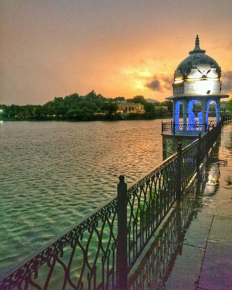 Morning View of Fateh Sagar Lake, Udaipur #Rajasthan Fateh Sagar Lake Udaipur, City Palace Udaipur, Child Marriage, Ancient Monuments, Amazing India, About India, Folk Festival, Morning View, Travel Diaries