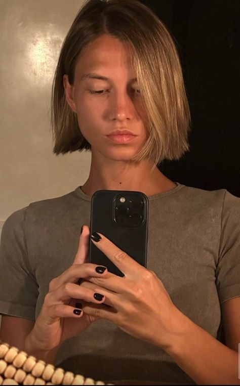 Sporty Chic Haley Bieber Bob, Olivia Jade Short Hair, Dirty Blonde Bob With Bangs, Short Blonde Hair Character, Blonde Hair Character Inspiration, Lob Fine Hair, Jaw Length Hair, Girl With Short Blonde Hair, Long Face Short Hair