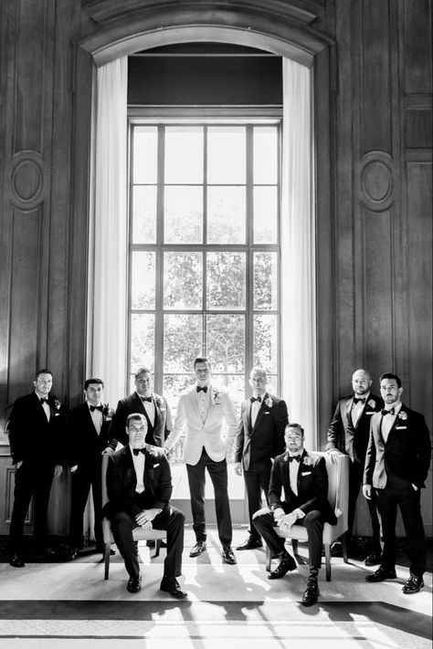 Big Bridal Party Photos Group Shots, Wedding Photos With Family Group Shots, Wedding Action Shots, Groomsmen Morning Of Wedding, Bridesmaids And Groomsmen Photos, Wedding Day Group Photos, Group Wedding Pictures, Editorial Groomsmen Photos, Groomsmen Poses Photo Ideas