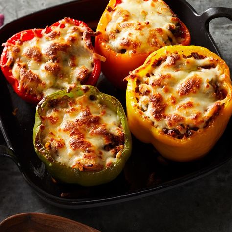 Stuffed Pepper With Cauliflower Rice, Chicken And Cauliflower Rice, Rice Stuffed Peppers, Chicken And Cauliflower, Stuffed Peppers With Rice, Optavia Recipes, High Protein Dinner, 2b Mindset, Cauliflower Rice Recipes