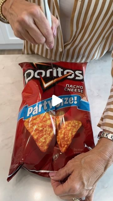 Nacho In A Bag, Walking Nachos Doritos, Nachos Presentation Ideas, Food For Football Party Game Day Recipes, Spicy Doritos Nachos, Superball Food, Dorito Nachos In A Bag, Video Game Party Food Ideas, Loaded Doritos Nachos