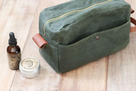 Homemade Gifts For Men, Diy Handmade Gifts, Diy Toiletries, Homemade T Shirts, Boxy Pouch, Leaf Bag, Shoe Shine Kit, Dopp Bag, Footprint Keepsake