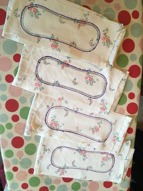 'So, Zo...': Free Pattern Friday: Washable Menstrual Pads Menstrual Pads Diy, Cloth Menstrual Pads Diy, Feminine Pad, Cloth Pad Pattern, Operation Christmas Child Boxes, Feminine Pads, Cloth Sanitary Pads, Reusable Pads, Sanitary Towels