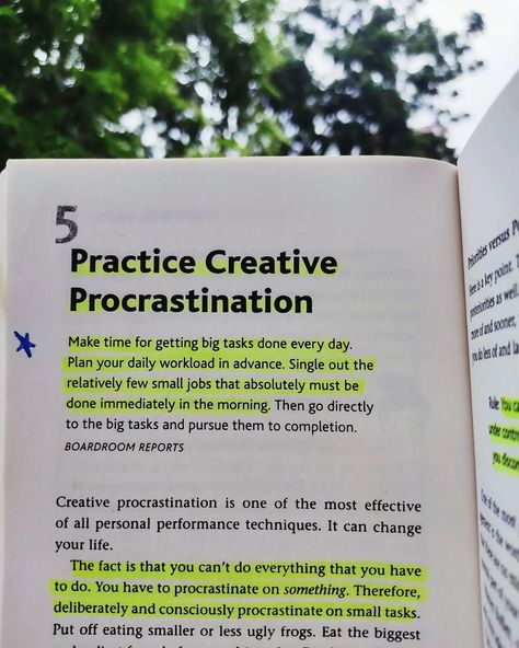 📍BOOK REVIEW 📍Eat That Frog is a practical guide to overcoming procrastination and increasing productivity. Brian Tracy emphasizes the importance of tackling your most difficult task first, metaphorically referred to as "eating the frog." 📍The book offers 21 actionable tips to stop procrastination. 📙Key Takeaways: 📝Set Clear Goals- Tracy highlights the importance of clarity in setting goals. Without a clear direction, it’s hard to know where to start. 📝Prioritize Tasks- Use the 80/20 ru... Eat That Frog Book, Books Summaries, Eat That Frog, Stop Procrastination, Increasing Productivity, Book Extracts, Uplifting Books, Overcoming Procrastination, Journal Inspiration Writing