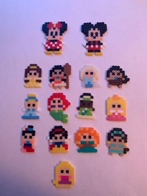 @beadsbyoaklie Character Perler Bead Patterns, Little Perler Bead Designs, Easy Perler Bead Patterns Minis, Perleplader Ideas Diy, Hama Beads Patterns Disney, Perler Beads Ideas Disney, Perleplader Ideas Disney, Pearled Beads Pattern, Perleplader Ideas Cute