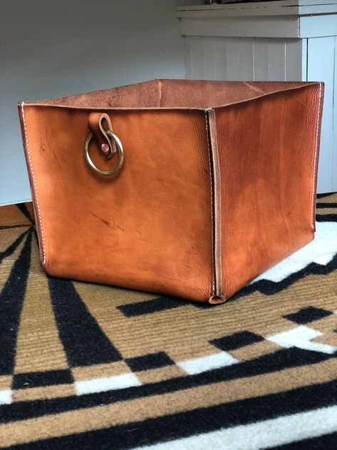 Leather Basket Diy, Leather Storage Box, Leather Wood Bag, Leather Bowl, Vintage Leather Box Bag, Leather Goods Handmade, Diy Leather Working, Leather Handbag Patterns, Leather Basket