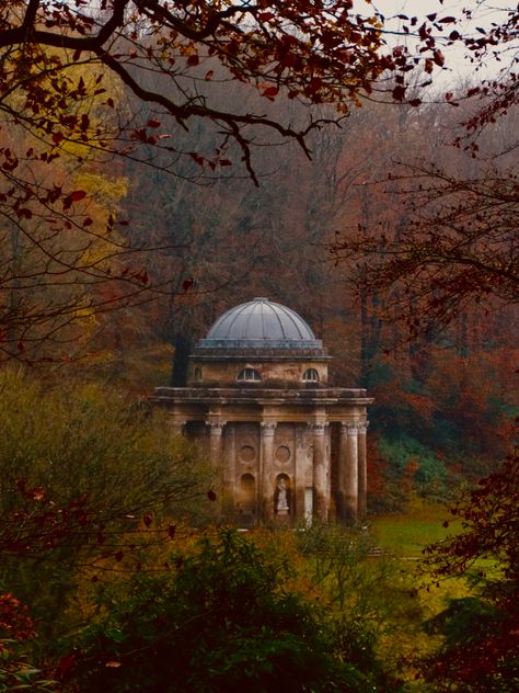 Pride And Prejudice Buildings, Stourhead Garden Pride And Prejudice, Pride And Prejudice Fall Aesthetic, Story Settings Pictures, Pride And Prejudice Scenery, Pride And Prejudice Landscape, Stourhead Garden, Temple Aesthetic, Romantic Architecture