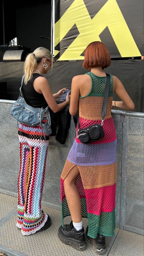 Crochet Top Layering Outfit, Crochet Top Festival Outfit, Concert Crochet Outfit, Coachella Outfit Crochet, Crotchet Dress Outfits, Crochet Festival Outfit Pattern, Crochet Street Style, Crochet Festival Outfit, Beach Crochet Dress