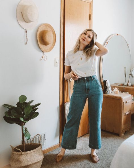 Karin Emily, Glossier Generation G, Vintage Denim Shorts, Maternity Tees, Different Outfits, Little Dresses, Basic Tee, Mode Inspiration, Ethical Fashion