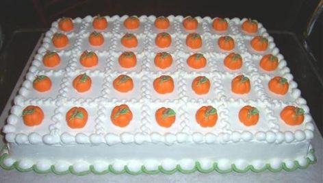 Baby Shower Sheet Cake, Pumpkin Patch Cake, Baby Shower Sheet Cakes, Halloween Wedding Cakes, Thanksgiving Baking, Cake Halloween, Pumpkin Sheet Cake, Fall Parties, Cupcake Decor