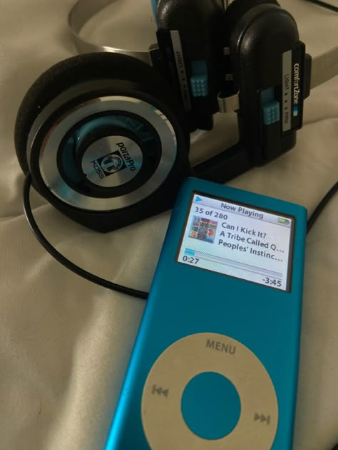 Ipod Aesthetic Old, Ipod 2000s, Samanthacore Aesthetic, Koss Porta Pro Aesthetic, Ipod Nano Aesthetic, 2000s Ipod Aesthetic, Ipod Aesthetics, Mp3 Aesthetic, Mp3 Player Aesthetic