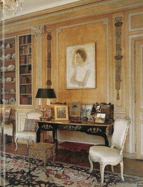 Wallis in Wonderland – The Private Rooms and Enchanting Taste of the Duchess of Windsor - The Glam Pad Famous Interiors, Duke Of Windsor, English Country Manor, Lady Of The Manor, Duchess Of Windsor, Traditional Chic, Edward Viii, Bar In Casa, Country Manor