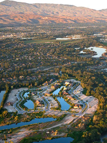 ariel view of Boise......GORGEOUS..........we LIVE right by the river........... Hiking Idaho, Idaho Pictures, Boise Idaho Things To Do In Fall, Things To Do In Boise Idaho, Boise Photography Locations, Idaho Landscape, Idaho Photography, Worldbuilding Inspiration, Boise Idaho Photography