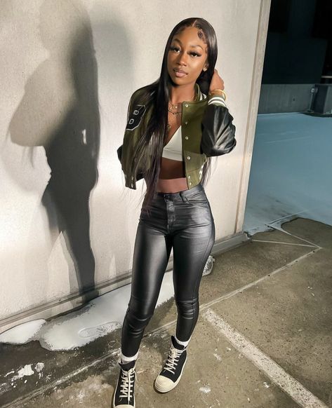 Leather Jacket Outfit Baddie, Girls Winter Fashion, Leather Jacket Outfit, Boujee Outfits, Jacket Outfit, Teenager Outfits, Black Women Fashion, Baddie Outfits Casual