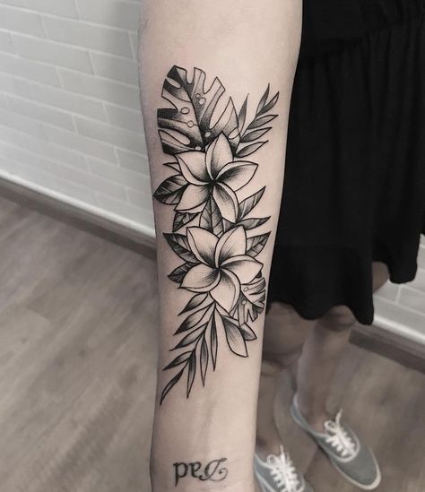 Frangipani Tattoo, Tropical Flower Tattoos, Plumeria Tattoo, Tropical Tattoo, Hawaii Tattoos, Vine Tattoos, Floral Tattoo Design, Flower Tattoo Designs, Mom Tattoos