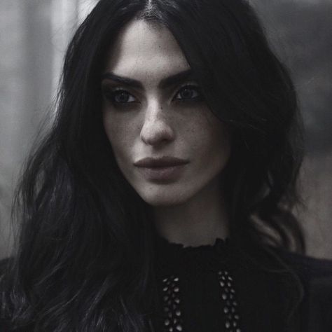 Segovia Amil, Yennefer Of Vengerberg, Female Character Inspiration, Long Dark Hair, Ex Machina, Dark Beauty, Story Inspiration, Book Inspiration, Shadowhunters