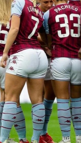 Ladies Football League, Alisha Lehmann, Female Soccer, Soccer Photography, Female Volleyball Players, Female Soccer Players, Bra Image, Squat Workout, Girls Soccer