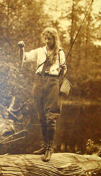 Fishing Photography, Photographie Portrait Inspiration, Fishing Girls, Vintage Camping, Charles Bukowski, Foto Art, Fishing Pole, A Log, Gone Fishing