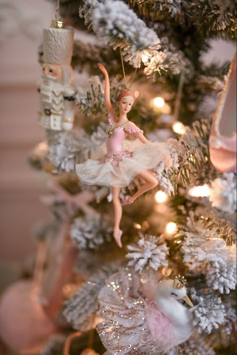 Nutcracker Ballet Aesthetic Pink, Nutcracker Christmas Tree Pink, Nutcracker Christmas Pink, Pink Christmas Nutcracker, The Nutcracker Ballet Christmas Decor, Nutcracker Ballet Christmas Decor, Pink Nutcracker Christmas Tree, Ballet Christmas Aesthetic, Nutcracker Christmas Aesthetic