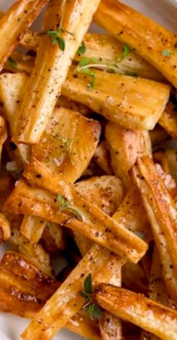 honey roasted parsnips Roast Parsnips Recipes, Air Fryer Parsnips, Candied Parsnips, Parsnips Recipe Roasted, Baked Parsnips, Spicy Parsnip Soup, Roast Parsnips, Honey Parsnips, Honey Roasted Parsnips