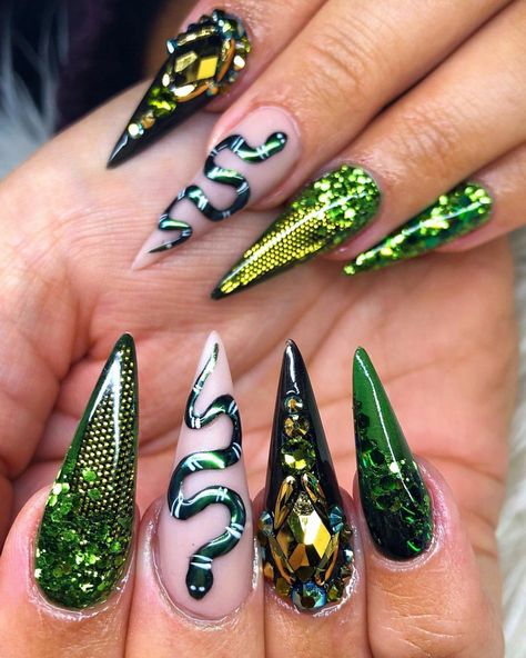 Snake Nails, Potter Nails, November Nail Designs, Harry Potter Nails, Kylie Jenner Nails, Witchy Nails, Stiletto Nail Art, November Nails, Unicorn Nails