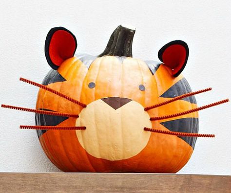 The tiger is back so cool Halloween Infantil, No Carve Pumpkin Decorating, Pumpkin Contest, Carte Halloween, Creative Pumpkins, Pumpkin Art, Theme Halloween, Pumpkin Crafts, Cute Pumpkin