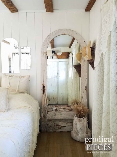 Vintage Door Mirror, Diy Mirror On Door, Diy Arch Mirror, Pinterest Apartment, Ethereal Bedroom, Mirror Design Ideas, Repurposed Doors, Old Door Projects, Minimalist Mirror