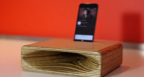 How to Make a Wooden Speaker For Your Phone  http://www.popularmechanics.com/home/how-to-plans/how-to/a20482/how-to-make-a-wooden-diy-iphone-speaker/ Iphone Speaker Wood, Phone Speaker Diy, Audio Mobil, Coffee Table With Hidden Storage, Wood Phone Holder, Wood Speakers, Wooden Speakers, Iphone Speaker, Speaker Amplifier