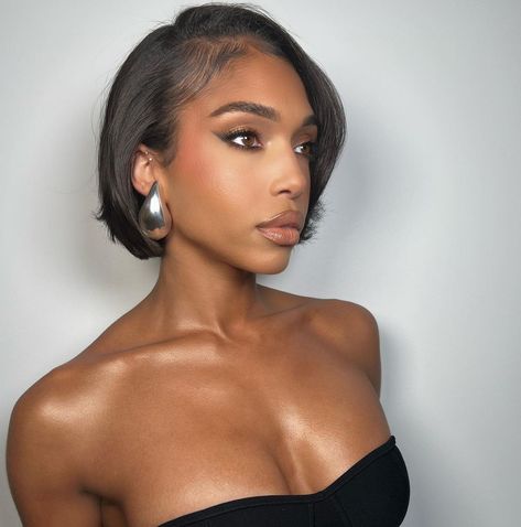 Short Hair Blowout, Lori Harvey, Short Sassy Hair, Cut Her Hair, Sassy Hair, Face Card, Hair Crush, Relaxed Hair, Short Hair Styles Pixie