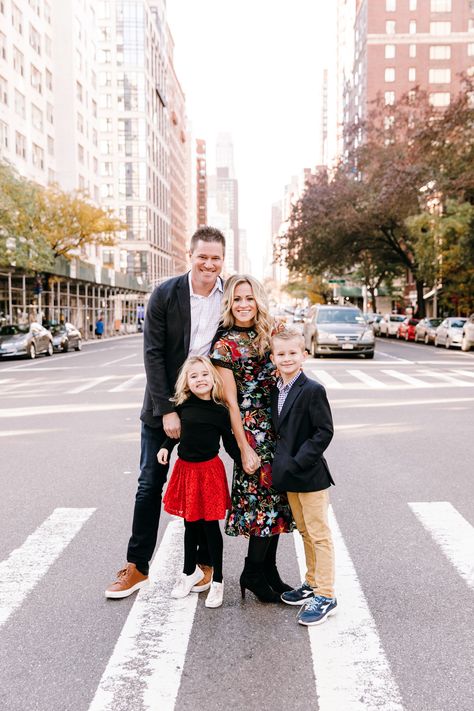 Down Town Family Photoshoot, Family Photo Shoot City, Family Photo Downtown, Downtown City Family Photoshoot, Family Photos City Setting, City Photoshoot Family, City Family Photoshoot Outfits, Nyc Family Photos, New York Family Photos