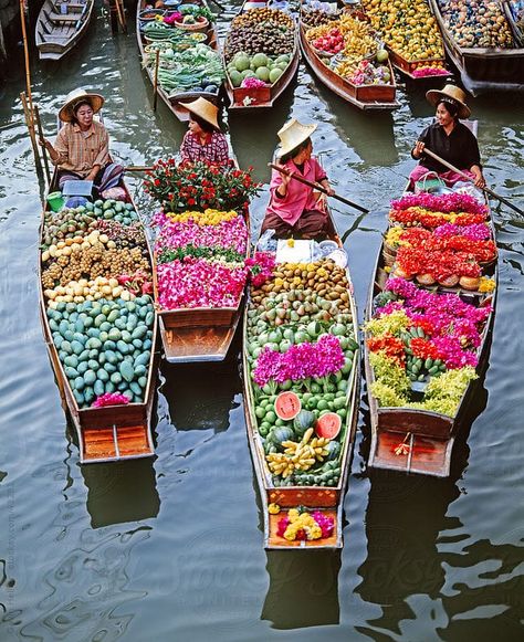 Floating Market Bangkok, Fruit Flowers, Jolie Photo, Chiang Mai, Bangkok Thailand, Oh The Places Youll Go, Thailand Travel, Ponds, Phuket