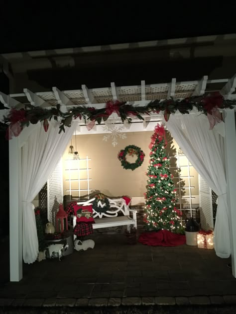 Christmas Decor Ideas For Gazebo, Christmas Pergola Decorations, Pergola Christmas Decorations, Christmas Gazebo Decor, Patio Christmas Decorating Ideas, Christmas Pergola, Christmas Dance Ideas, Christmas Gazebo, Christmas Pillow Cases