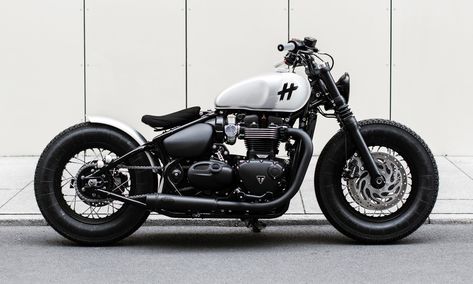 Triumph Bobber Custom, Мотоциклы Harley Davidson, Bike Hanger, Triumph Bobber, Biking Diy, Urban Bicycle, Bobber Bikes, Specialized Bikes, Scrambler Motorcycle