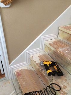 Lambriseringen Gang, درج السلم, Stair Makeover, Diy Staircase, Staircase Remodel, Staircase Makeover, Stair Remodel, Basement Stairs, Small Basements