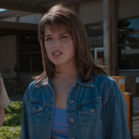 Sydney Scream Costume, Sydney Prescott Outfit, Sidney Prescott Outfit, Sydney Scream, Neve Campbell 90s, Sydney Prescott, Sidney Scream, Scream Outfits, Scream Costume