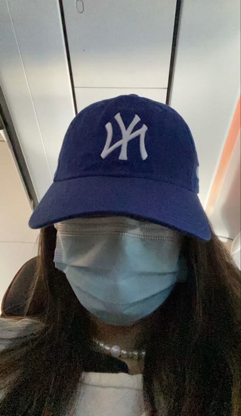 nyc ny new york city yankees baseball hat cap outfit travel la photo dump spring summer Navy Yankees Hat, Yankees Hat Aesthetic, La Hat Outfit, Blue Cap Outfit, New York Yankees Hat Outfit, Snapback Outfit, Nyc Cap, Ny Hats, Nyc Hat