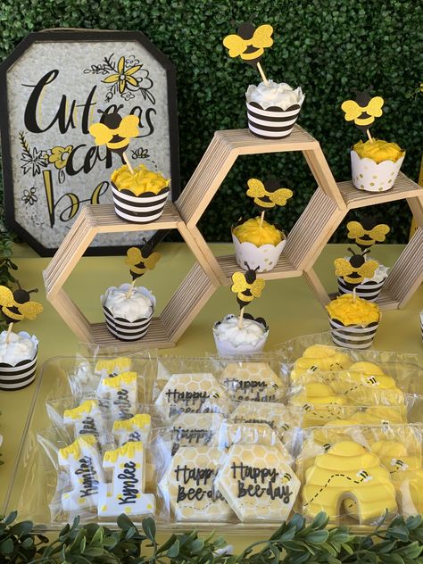 Bee Shower Centerpieces, Bees Theme Party, Bumblebee Party Ideas, Bumble Bee Party Decorations, Good To Bee Three, Bee Three Birthday Party, Bee Decorations Party, Honey Bee Birthday Party Decorations, Birthday Bee Theme