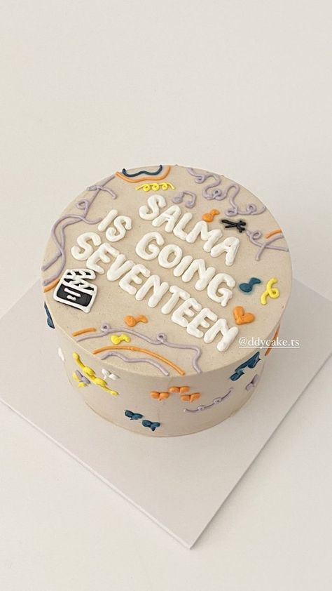 birthday cake @ddycake.ts #outline #graph Seventeen Themed Cake, Kpop Inspired Cake, Seventeen Cake Design, Seventeen Inspired Cake, Seventeen Cake Birthday Kpop, Going Seventeen Cake, Food Logo Ideas Creative, Iconic Cakes, Food Logo Ideas