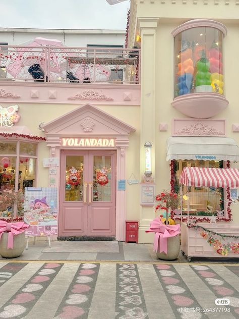 Pink Mall Aesthetic, Kawaii Cafe Exterior, Pink Cafe Exterior, Kawaii Cafe Aesthetic, Cute Cafe Design, Cute Supermarket, Cute Cafe Aesthetic, Stationery Store Design, Boutique Store Displays