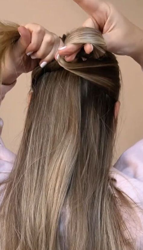 This guide shares an easy half up and half down hairstyle. Learn a new hairstyle in this quick post. Easy Half Up Dos For Medium Hair Wedding, Half Pony Hairstyles Tutorials, How To Do Half Ponytail, Half Updo Diy Simple, Half Up Half Down Straight Hairstyles, Half Tail Hairstyles, Half Up Pony Tutorial, Effortless Half Up Half Down Hair, Medium Hair Half Up Half Down