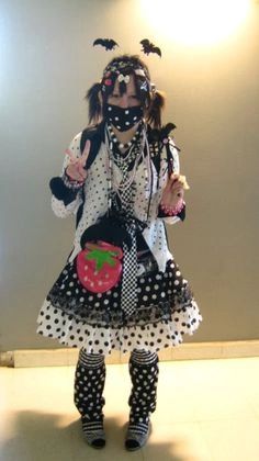 Fashion Baggy Clothes, Decora Fashion Outfits, Decora Aesthetic, Oc Clothes Ideas, Dark Decora, Harajuku Tokyo Japan, White Eye Makeup, Japan Clothes, Oshare Kei