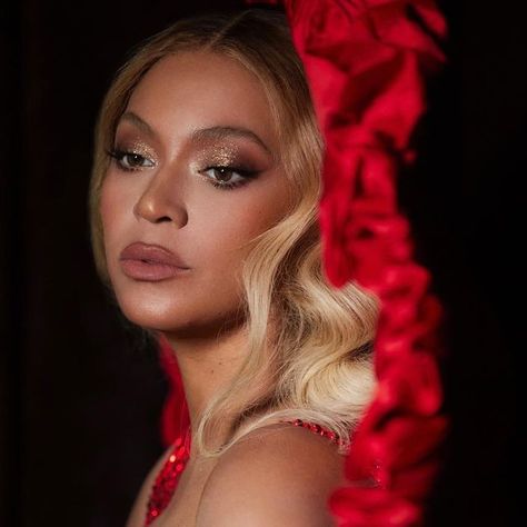 Beyonce Make Up Looks, Beyonce Makeup Natural, Beyonce Aesthetic Icon, Beyonce Makeup Looks, Beyonce Look Alike, Beyonce Selfie, Beyoncé Makeup, Beyonce Face, Beyonce Makeup