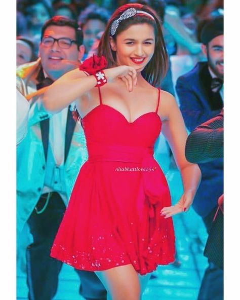 Alia Bhatt Makeup Looks, Bollywood Theme Party Outfit Ideas, Alia Bhatt Makeup, Bollywood Theme Party Dress, Bollywood Theme Party Outfit For Women, Bollywood Day, Bollywood Theme Party Outfit, Bollywood Night, Bollywood Theme Party