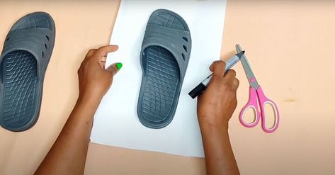 This is a guide to making DIY slide sandals. Learn how to make slides with bows using African Ankara fabric, in this simple step-by-step tutorial. Diy Slides Shoes, Diy Slide, Diy Slides, Plastic Sandals, Paper Pin, Rhinestone Fabric, Diy Sandals, Sandals Patterns, Rubber Sandals