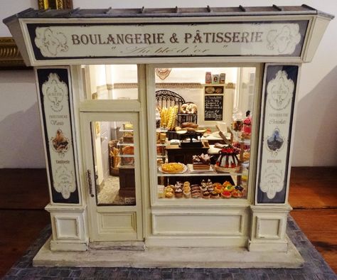 Miniature Store, Room Box Miniatures, Dolls House Shop, Bookshelf Art, Miniature Bakery, Room Boxes, Diy Doll Miniatures, Miniature Rooms, Bakery Shop