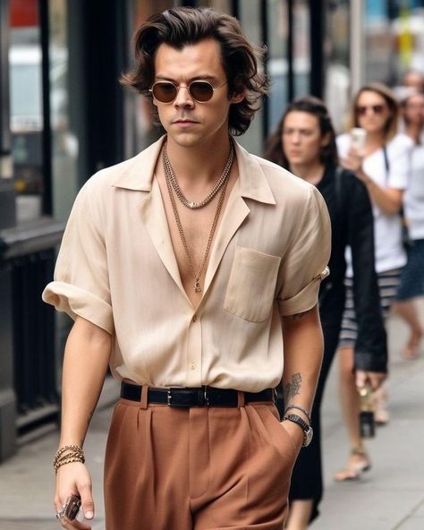 Harry Styles Street Style, Masc Fashion, Harry Styles Outfit, Mens Chain, Classy Outfits Men, 70s Outfits, Italy Outfits, Men Stylish Dress, Guys Clothing Styles